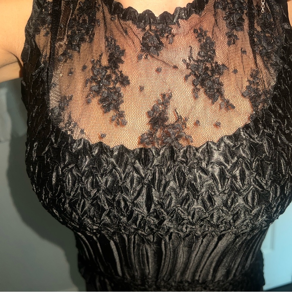 Gorgeous Komarov Lace Blouse in excellent condition